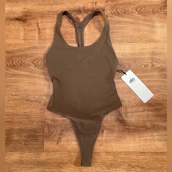 Alo Yoga Sleek Back Bodysuit Size XS Brown Hot Cocoa Racerback Thong NWT $108 - Picture 3 of 10